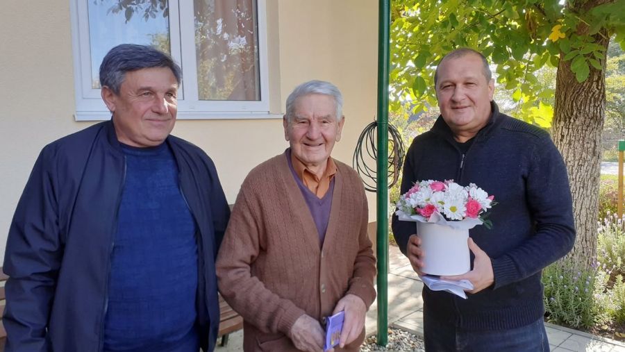 Іван Пристайко з Прикарпаття святкує 95 років, маючи праправнучку