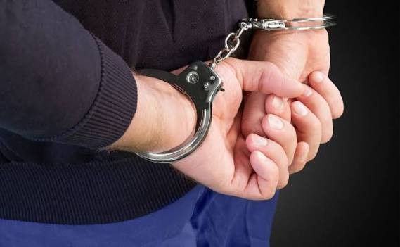 У Калуші судитимуть серійного злодія, який пограбував квартиру на очах сусідки