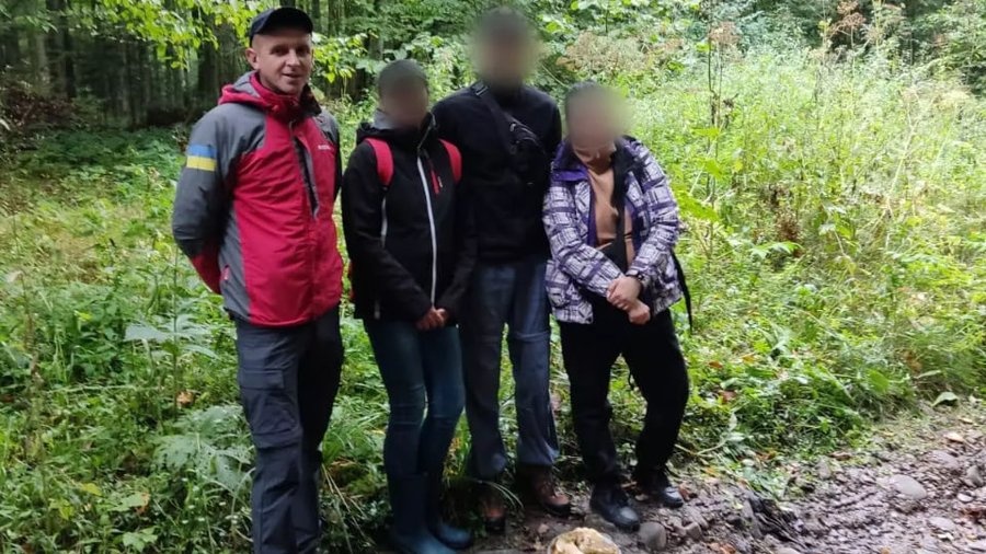 Нічні пошуки та порятунок туриста: на Прикарпатті працювали гірські рятувальники