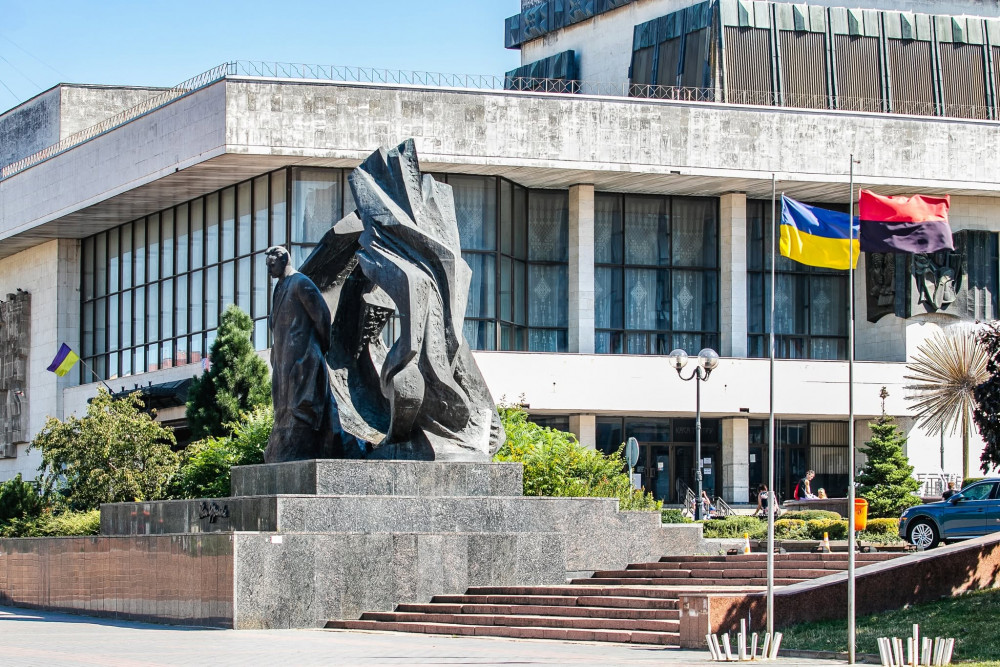 В Івано-Франківському драматичному театрі планують встановити панорамний ліфт