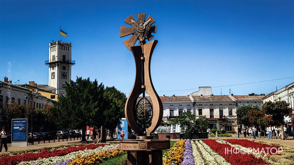Коли і які свята святкуватимуть українці