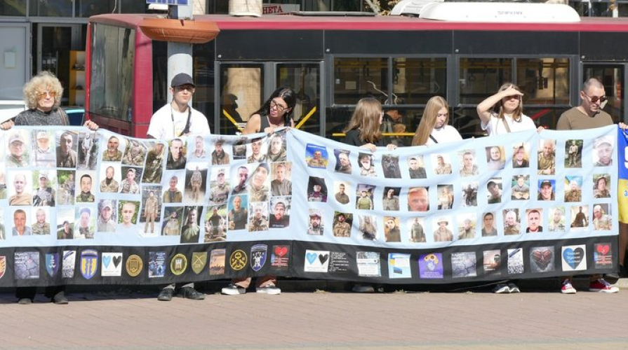 В Івано-Франківську пройшла демонстрація на честь ув’язнених і зниклих військовослужбовців