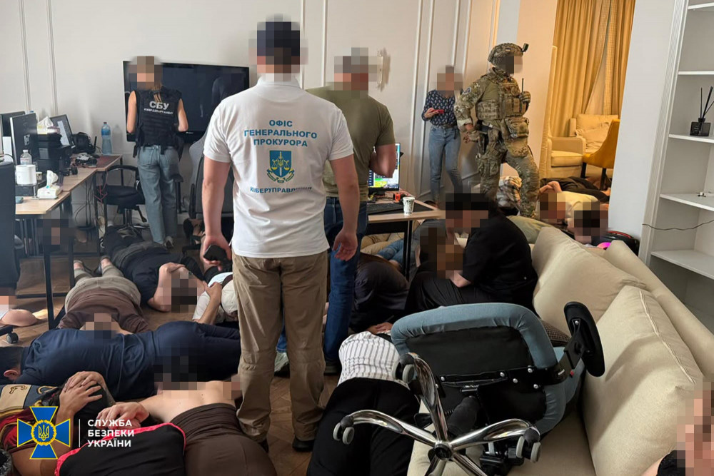 У Києві розкрили групу криптомошенників