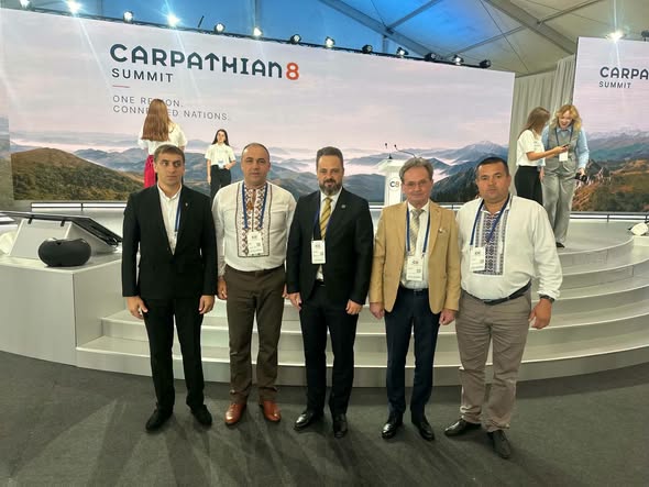 Делегати з Верховинщини стали учасниками Саміту Карпатської вісімки — C8
