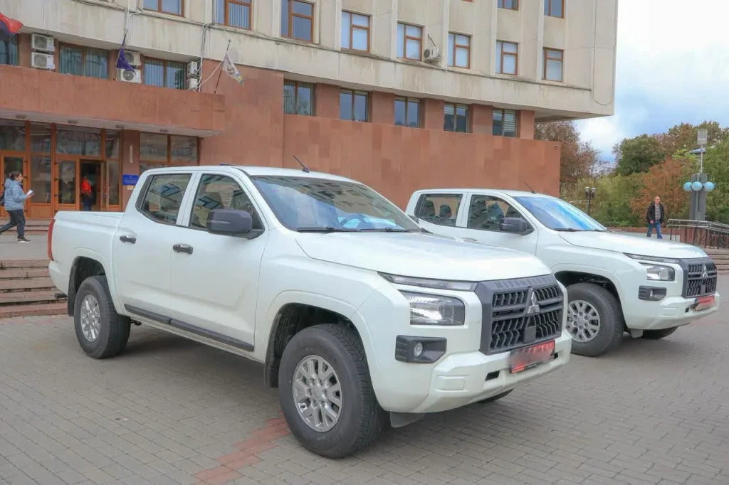 В Івано-Франківській області передали два автомобілі мобільним вогневим підрозділам ППО