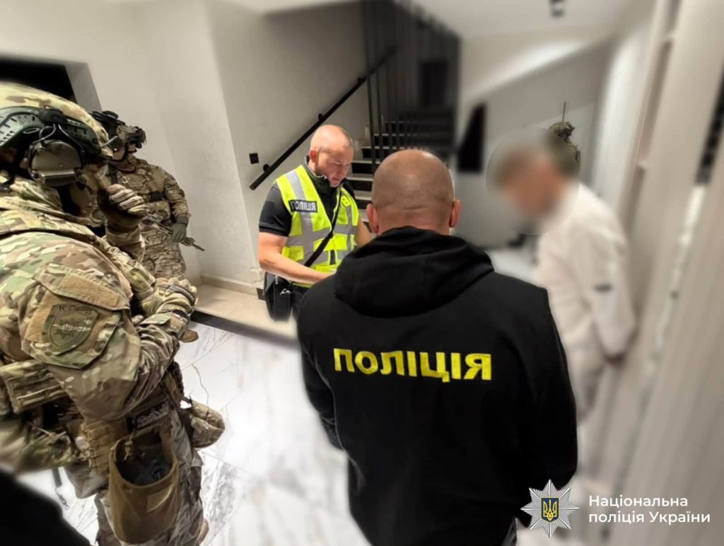 Правоохоронці Прикарпаття викрили чоловіка, що ошукав своїх знайомих на суму понад 5,4 млн гривень