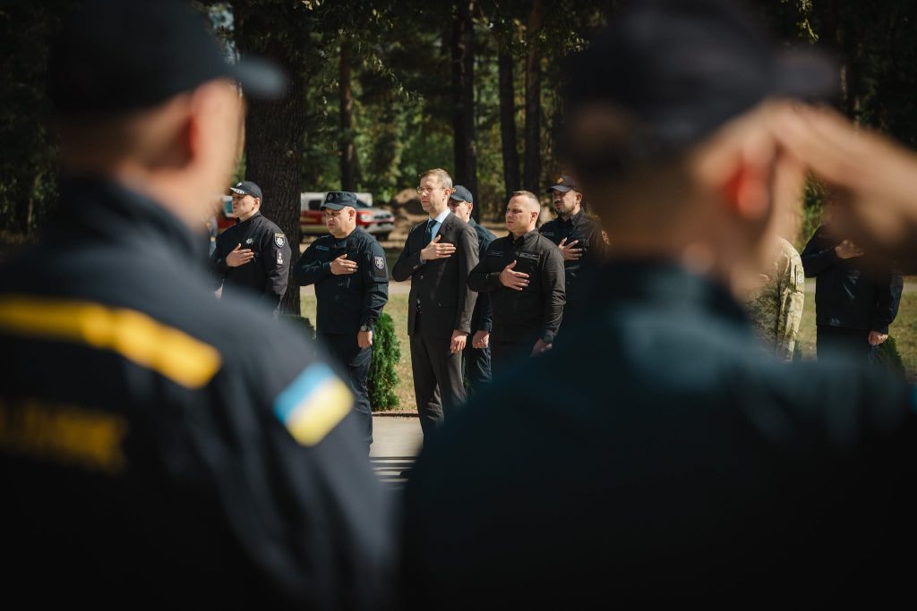 Сьогодні відзначив та вручив державні та урядові нагороди рятувальникам ДСНС