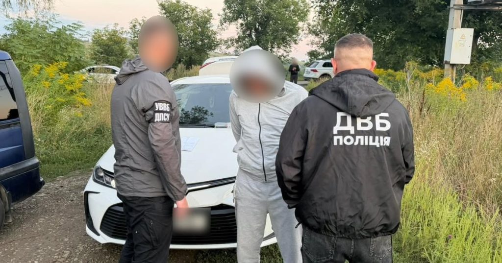 На Буковині викрили організатора переправлення чоловіка до Румунії на мотоциклі