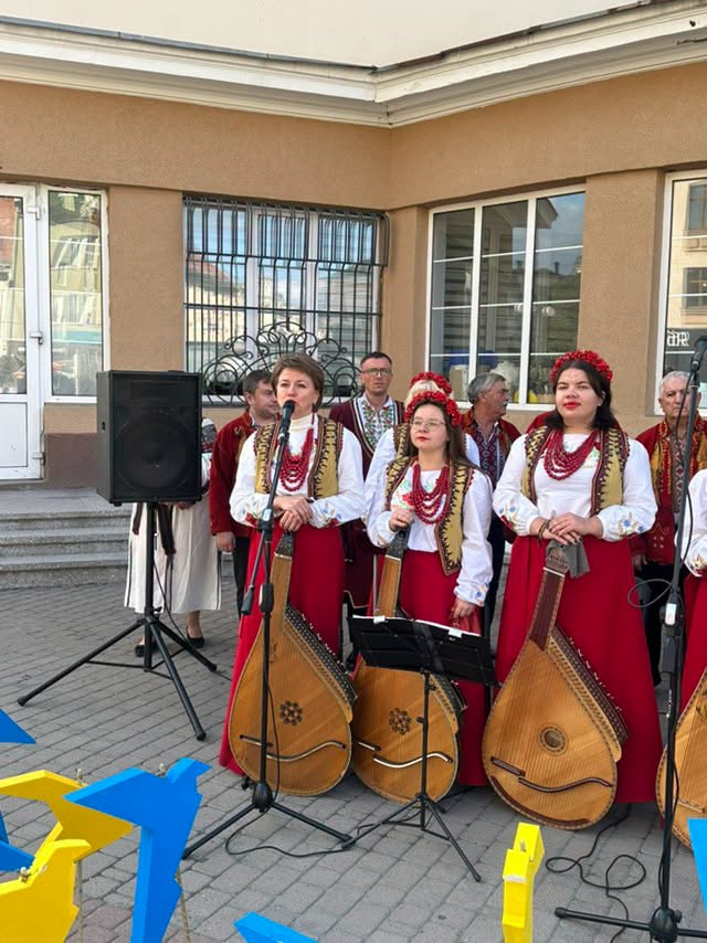 Патріотичний музичний перформанс на підтримку ЗСУ в Івано-Франківську