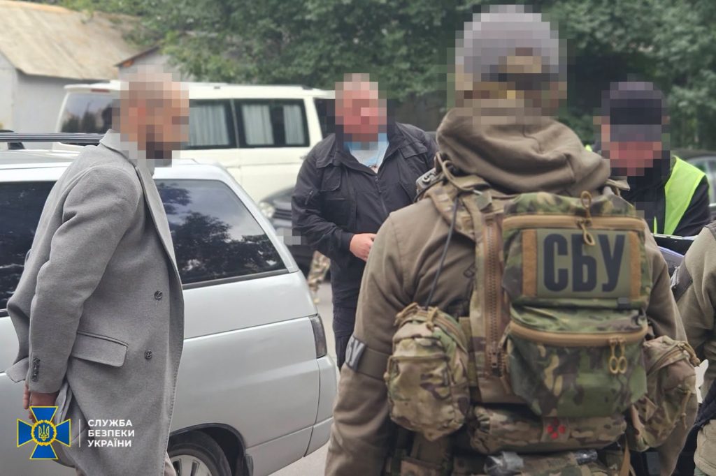 Служба безпеки України та Національна поліція затримали у Вінниці посадовців, які отримували доходи на легалізації