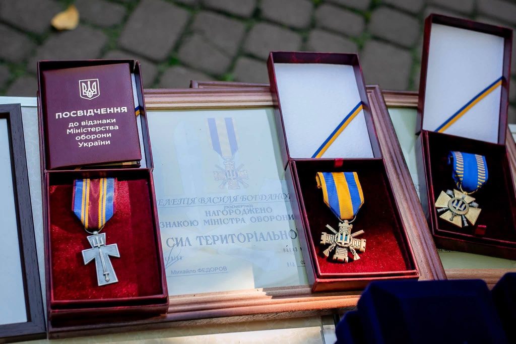 Державні та обласні нагороди вручили родичам загиблих героїв з Калуської громади