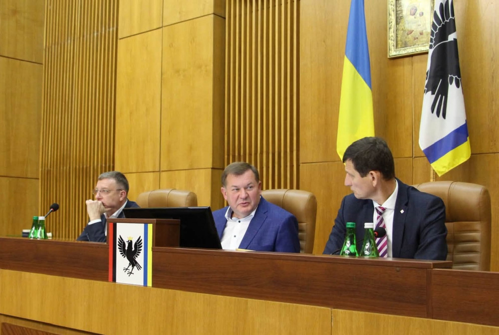 Івано-Франківська обласна рада звернулася до суду через незаконне захоплення землі забудовником на вулиці Хмельницького, 57В