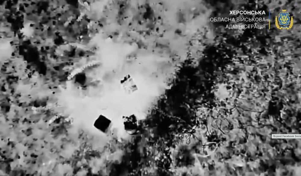 До окупованих Олешок дронами доставили майже 4 тонни харчів