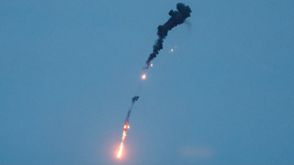 Внаслідок ворожого обстрілу одна людина отримала поранення. Загроза залишається! Повітряна тривога!