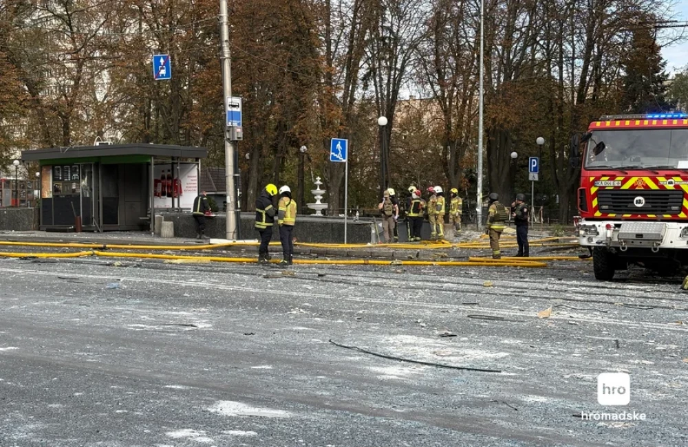У Києві російський безпілотник вдарив по офісному приміщенню — загинуло четверо, є поранені