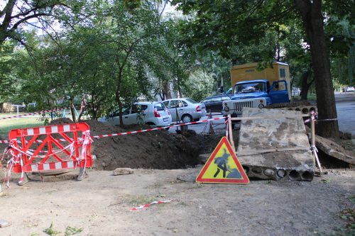 Відновлення теплової магістралі на вулиці Стуса