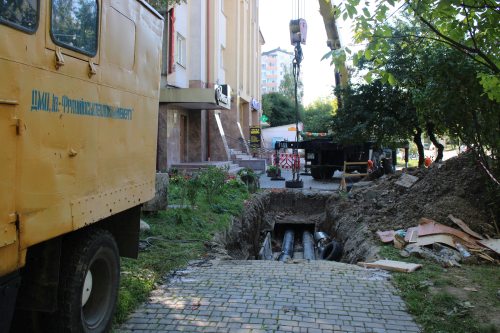 Відновлення теплової мережі на вулиці Миколайчука