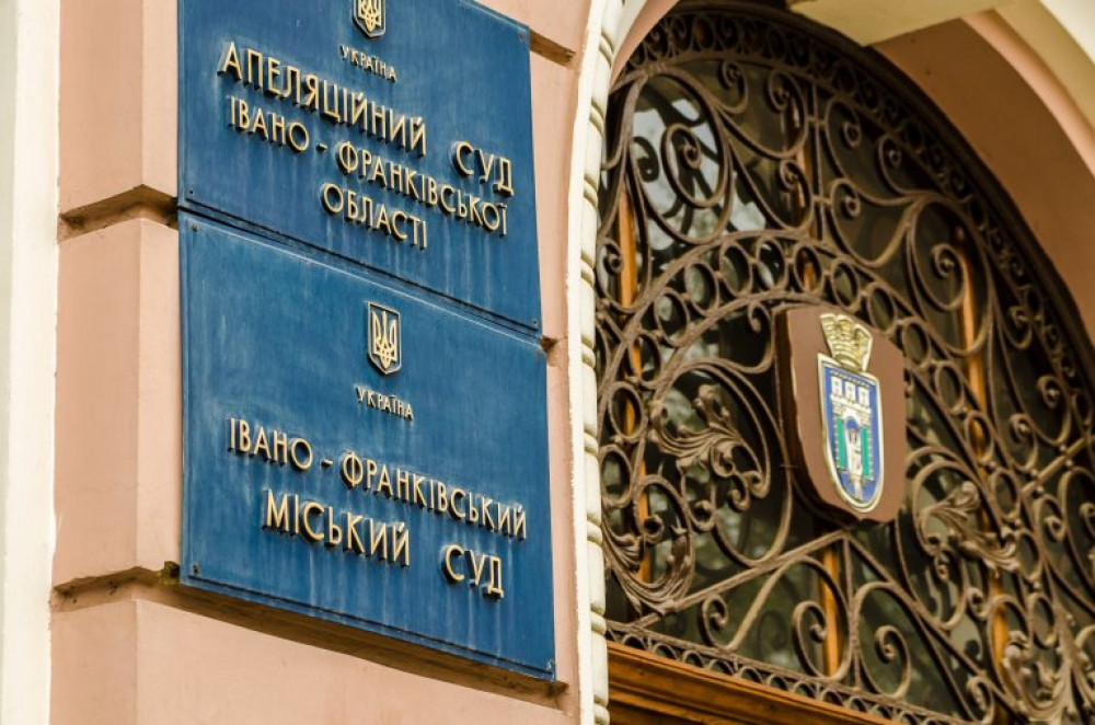 В Івано-Франківську суд припинив кримінальне провадження проти студента, який на електросамокаті спричинив травму пішохідці