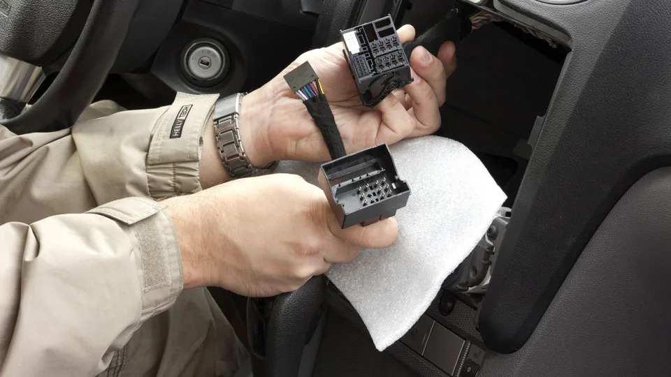 У авто Toyota судді з Калуша Любомира Юрчака виявили підслуховуючий пристрій