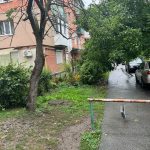 в Калуші мешканці заблокували демонтаж незаконних шлагбаумів