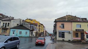 “Головне, щоб не перетворилася на злітну смугу, як Європейська”: у Калуші заасфальтували вулицю Грушевського