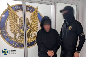 У Києві взяли під арешт жінку-вбивцю, що планувала напад на 51-річного російського солдата та опозиціонера