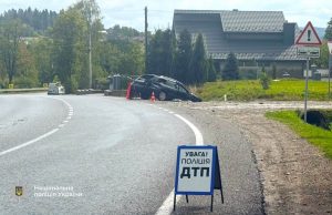 Правоохоронці Івано-Франківської області розслідують деталі двох аварій, у яких постраждало шестеро людей