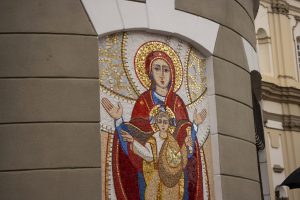У Франківську на будівлі бібліотеки ІФНМУ з’явилася мозаїчна ікона