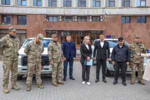 Для мобільних вогневих груп ППО Прикарпаття передали два нові автомобілі