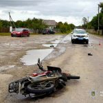 У Калуському районі сталось зіткнення Land Rover з мотоциклом, постраждали двоє осіб