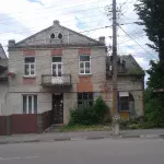У Калуші після трьох невдалих спроб нарешті продали занедбану будівлю в центрі міста