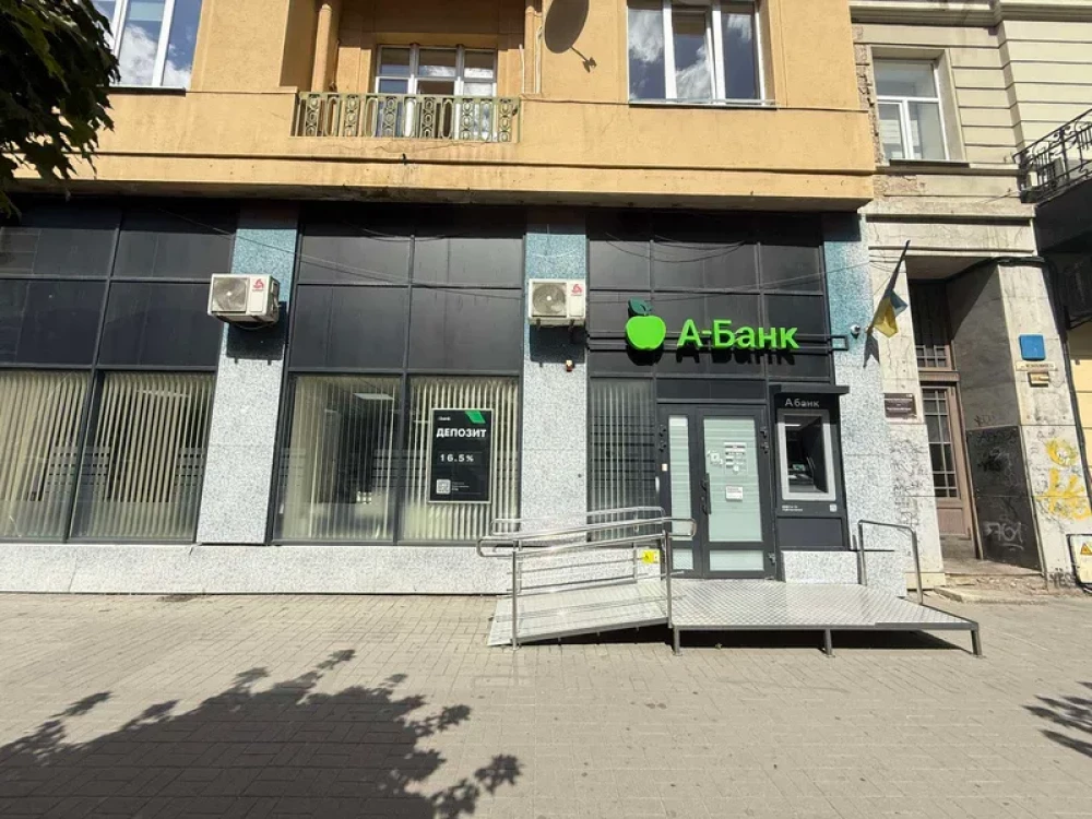У центрі Франківська виставили на продаж приміщення банкрута з холдингу «Приват»
