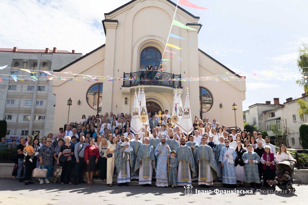Єпископ Микола провів урочисту молитву у парафії Різдва Пресвятої Богородиці в Івано-Франківську