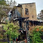 У Коломиї пожежники загасили вогонь у квартирі та вивели трьох мешканців на безпеку
