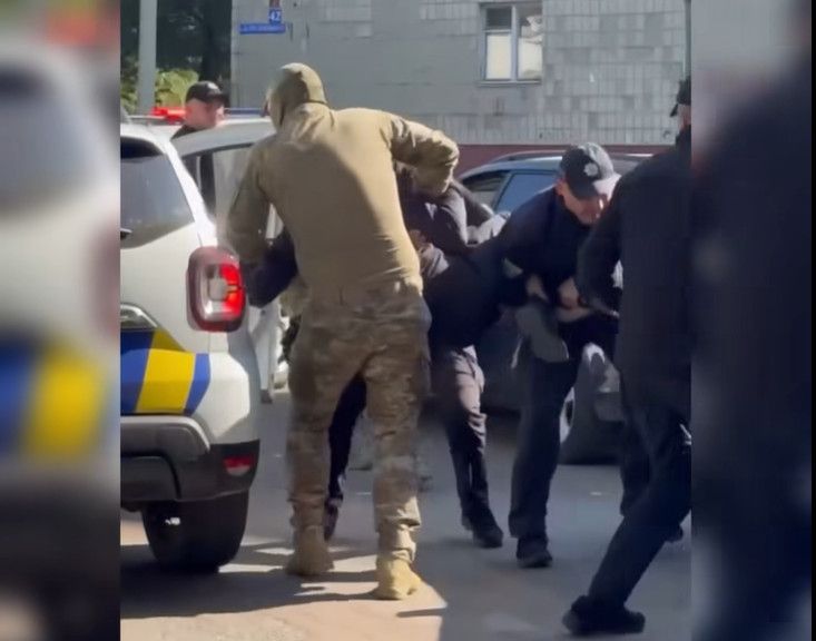Калуська міська рада вимагає пояснень від Нацполіції через резонансні затримання