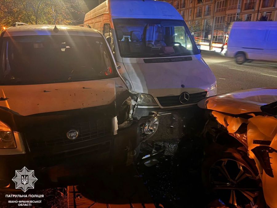 В Івано-Франківську 18-річний водій без прав спричинив ДТП за участю чотирьох авто