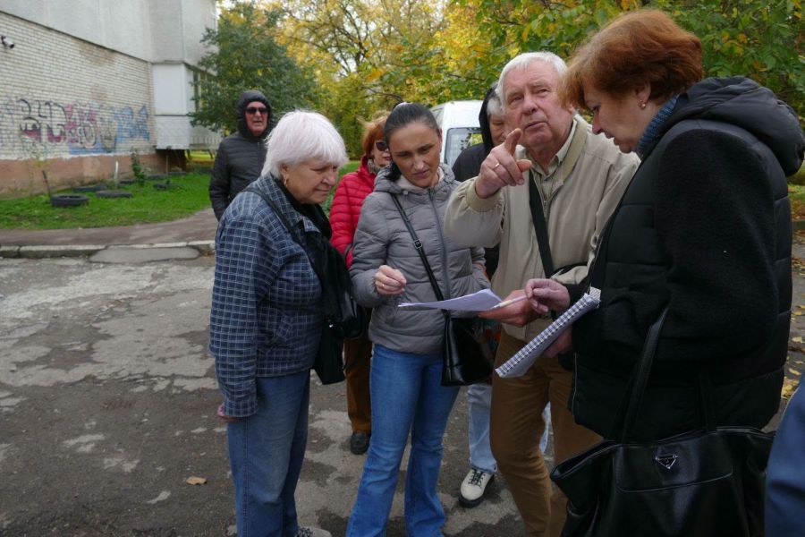 Відновлення майданчика, паркувального простору та квітників: інспекція благоустрою в Калуші