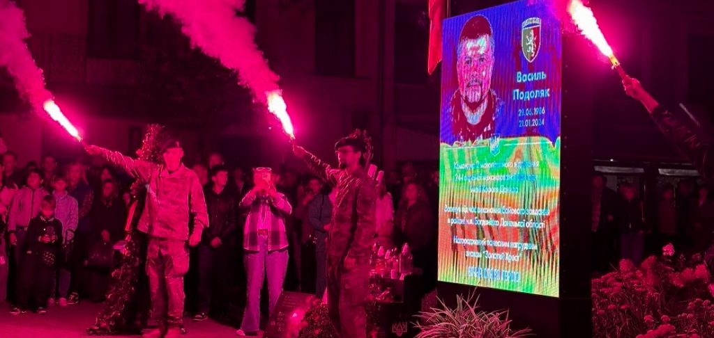 Похід зі смолоскипами і «Ватра слави»: як у Коломиї відзначали День захисників і захисниць