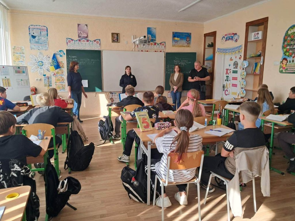 Захист починається з чесного діалогу експерти поспілкувалися з учнями Єзупільського ліцею