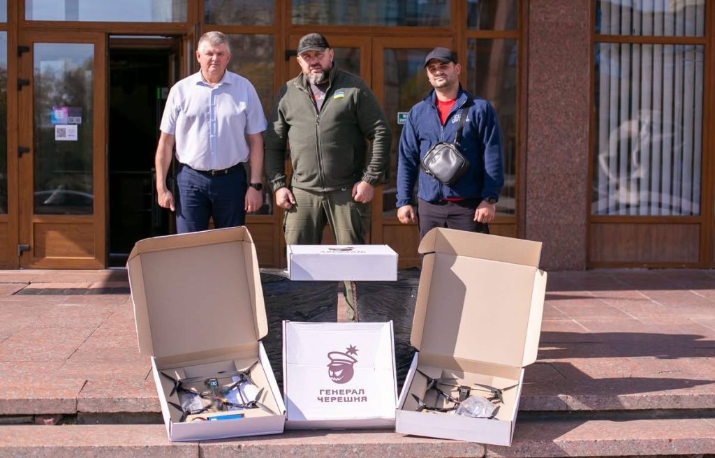 Івано-Франківська територіальна громада передала захисникам 12 безпілотників «Генерал Черешня»