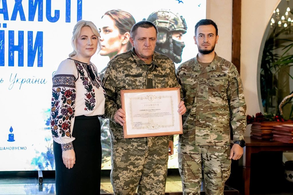 Світлана Онищук нагородила військовослужбовців і ветеранів державними та регіональними відзнаками