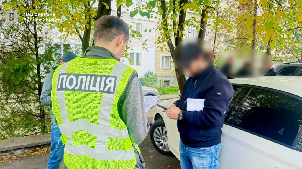Прикарпатські поліцейські виявили шахрайську схему з ремонту квартир на понад 32,5 мільйона гривень