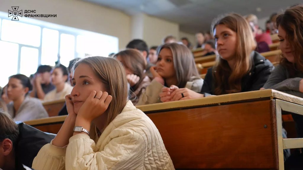 Спеціалісти піротехнічної служби провели для студентів навчання з правил мінної безпеки
