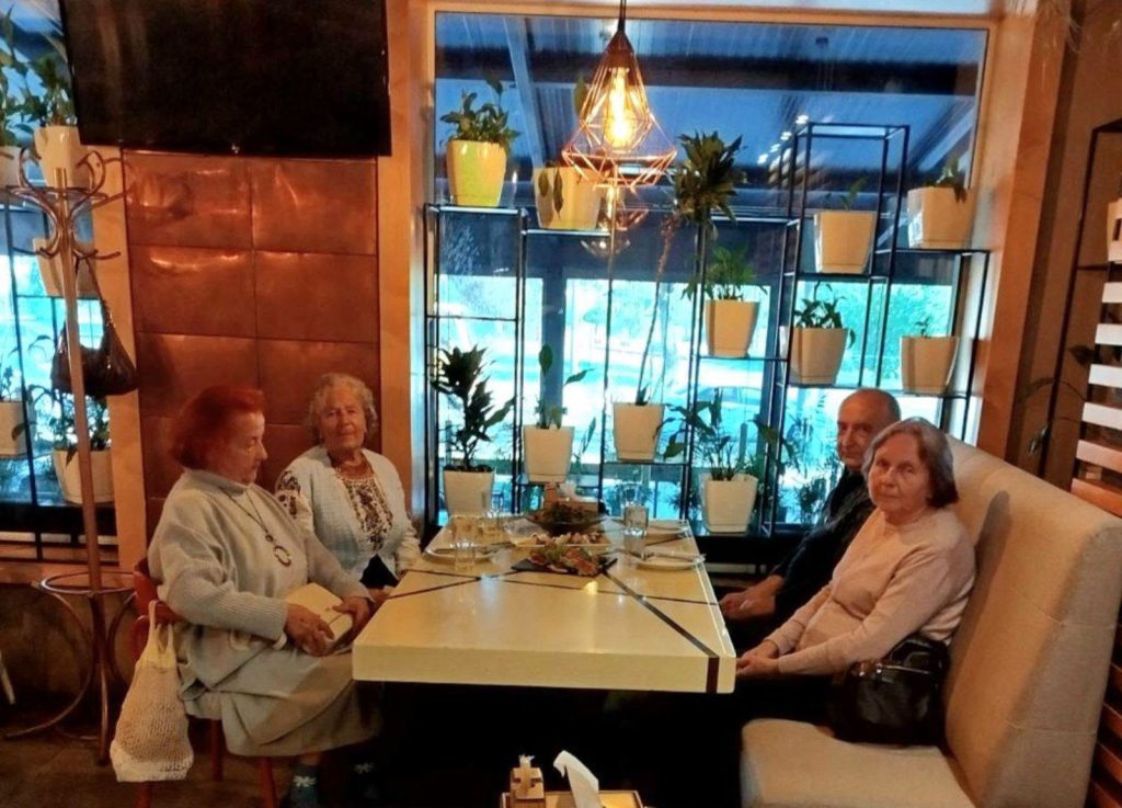 Тепло людської підтримки: у Калуші організували святковий обід для літніх