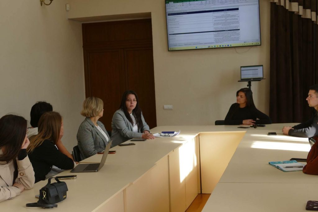 Молодь Калуша поділилася інформацією про можливості отримання грантів для створення і розвитку власного бізнесу