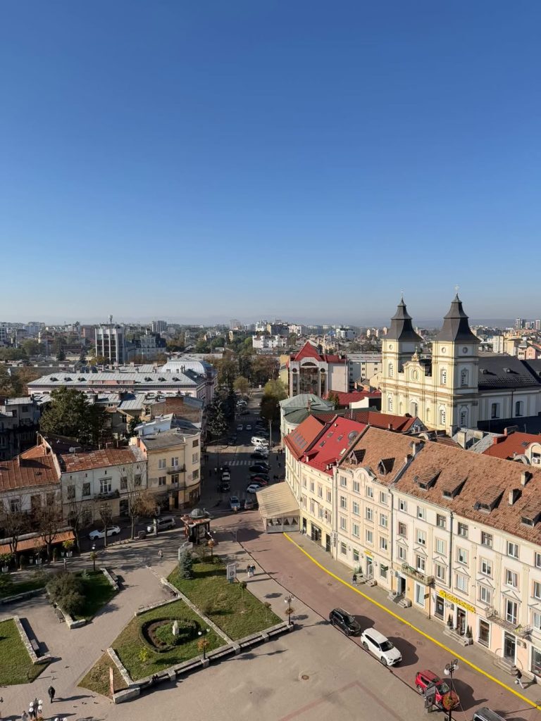 Погода на Прикарпатті 5 жовтня: від нічних заморозків до +25° вдень