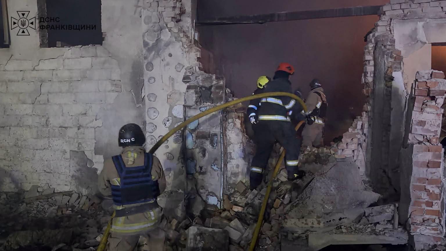 Рятувальники під час гасіння