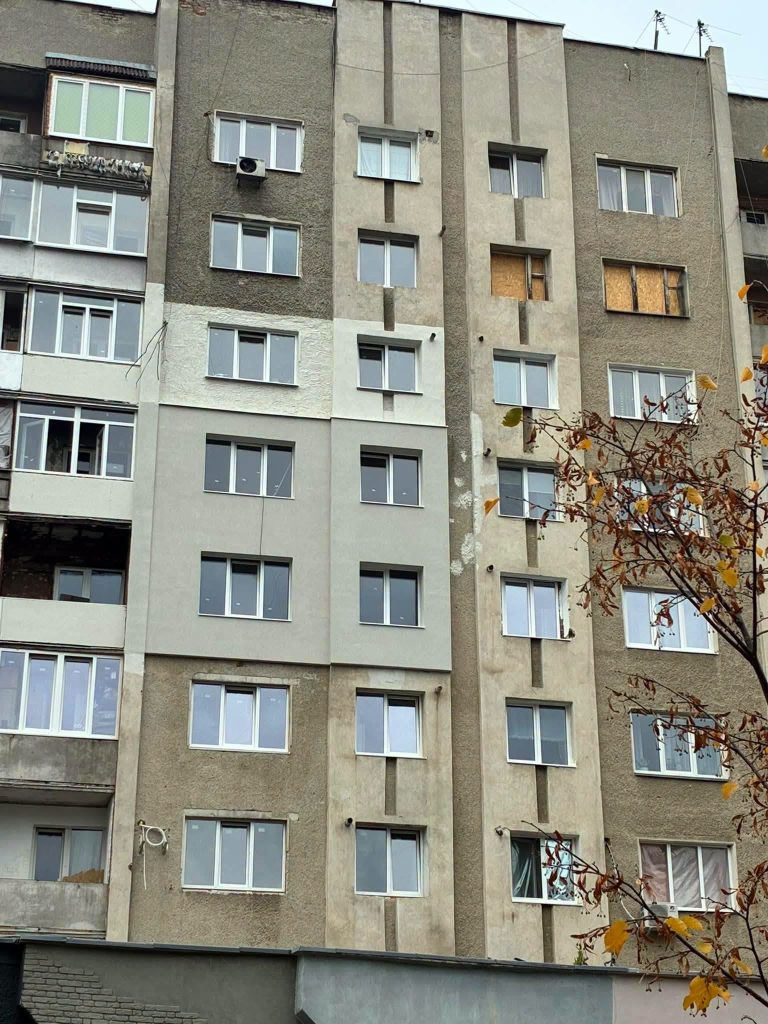 На вулиці Коновальця, 46 завершили основні роботи з аварійного відновлення