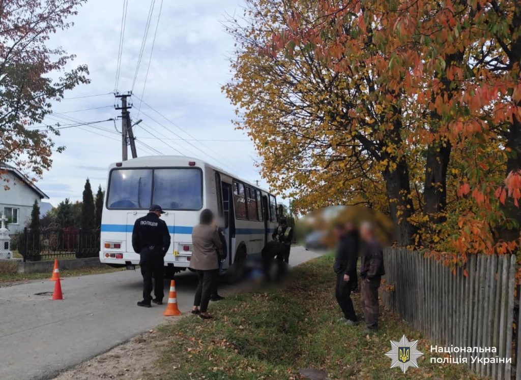 На Калущині в результаті наїзду автобуса загинула чотирирічний дитина