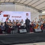 На площі Ринок розпочалися виступи муніципальних мистецьких колективів